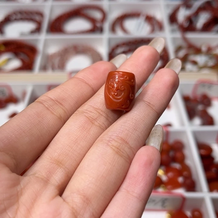 南红玛瑙未镶嵌精工雕刻仿古龙满肉柿子红12X14.5mm