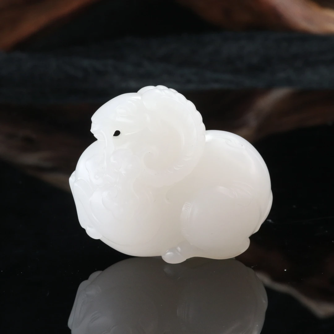 26和田玉藕粉洋洋得意手把件/600488北京中保拍卖