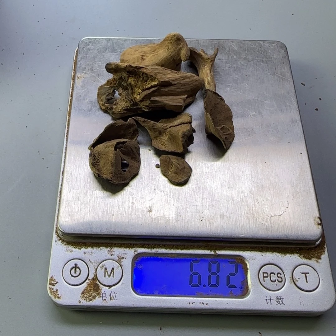 沉香沉香碎屑正富森红土包壳6.82克