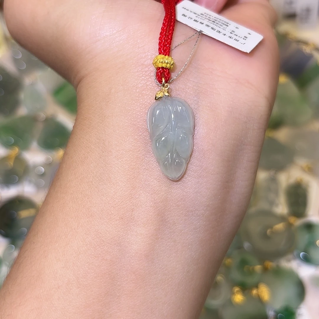 翡翠18K金镶嵌颈饰叶子