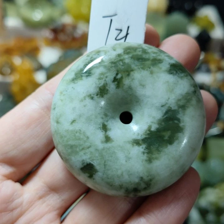 岫玉未镶嵌平安扣款式