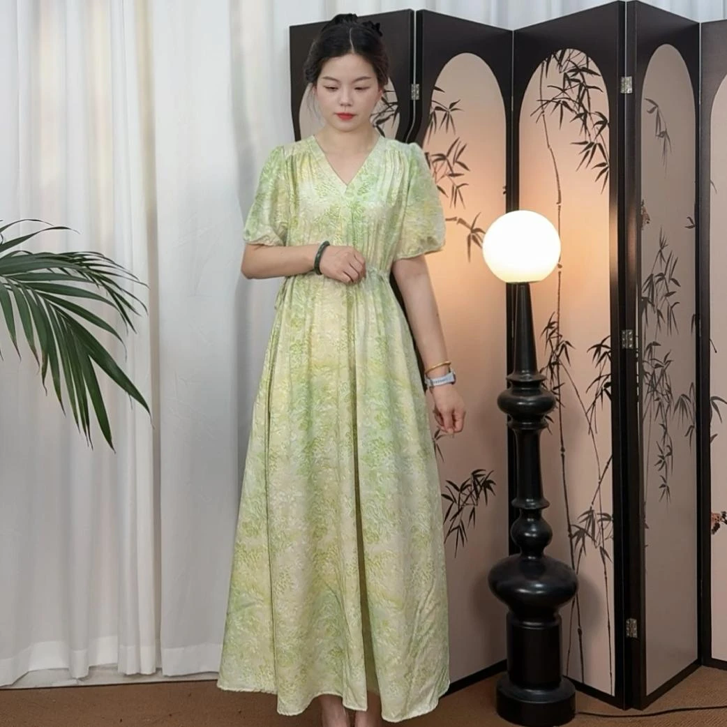 【2025新款一片式大摆裙】；连衣裙休闲风V领宽松女装