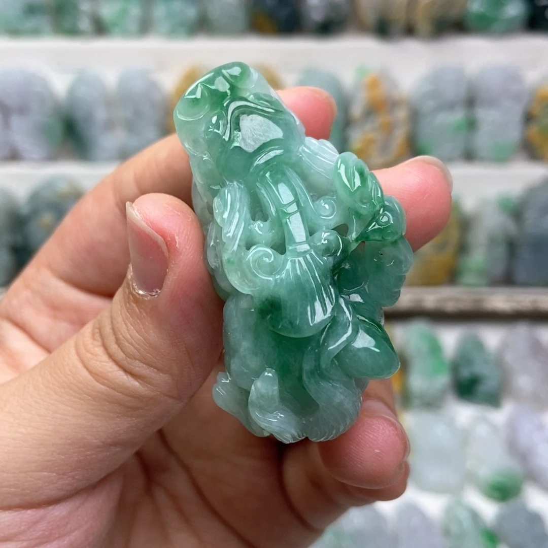 翡翠未镶嵌吊坠(赠链)口含珠