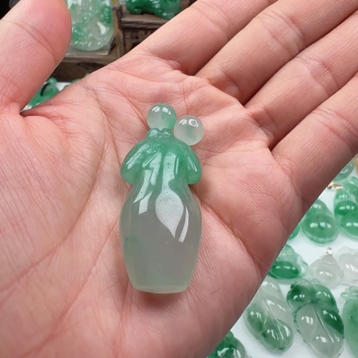 石英质玉未镶嵌颈饰王**来