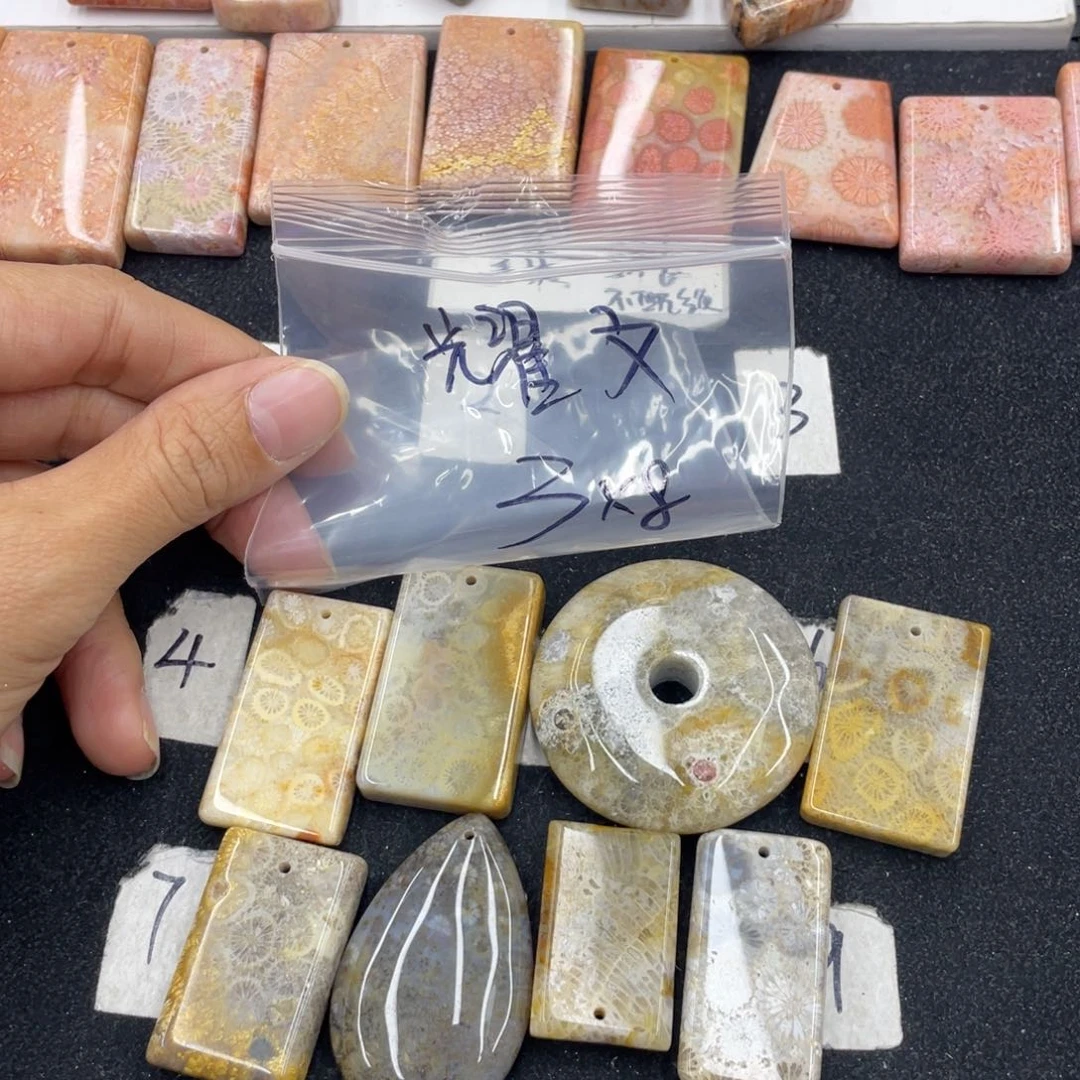 硅化珊瑚（珊瑚玉）颈饰合金耀**/