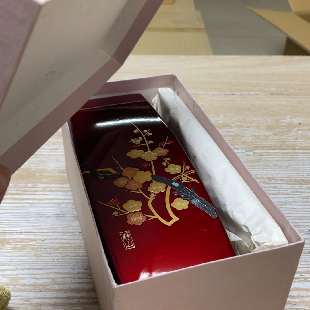 瓷片释*密密麻麻地排列着一个