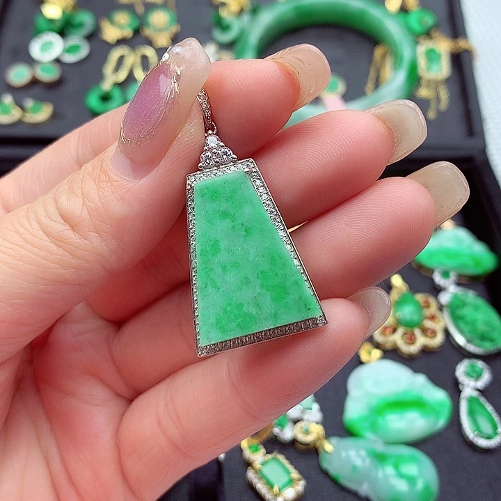 翡翠颈饰银S925镶嵌翡翠