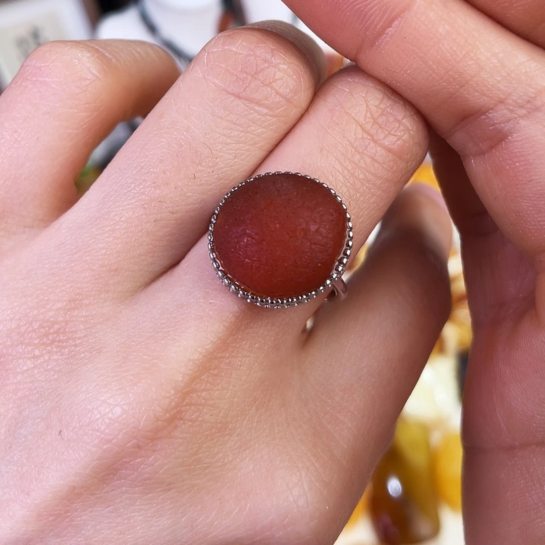 琥珀珠宝奇石未镶嵌。