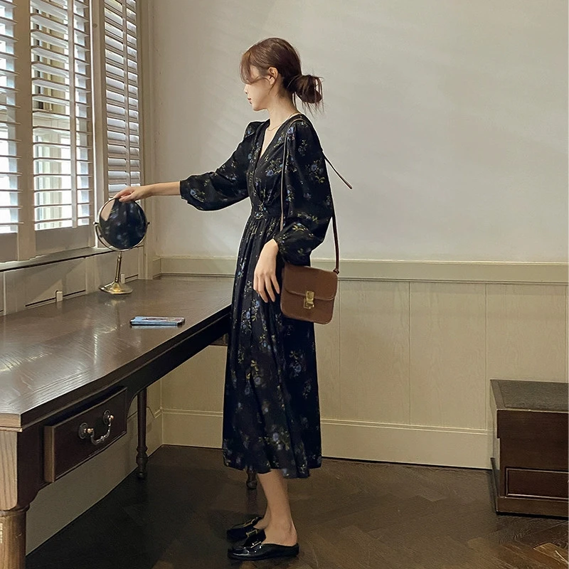 2025秋季新款复古收腰雪纺领显瘦长袖碎花连衣裙女春过膝长款裙子