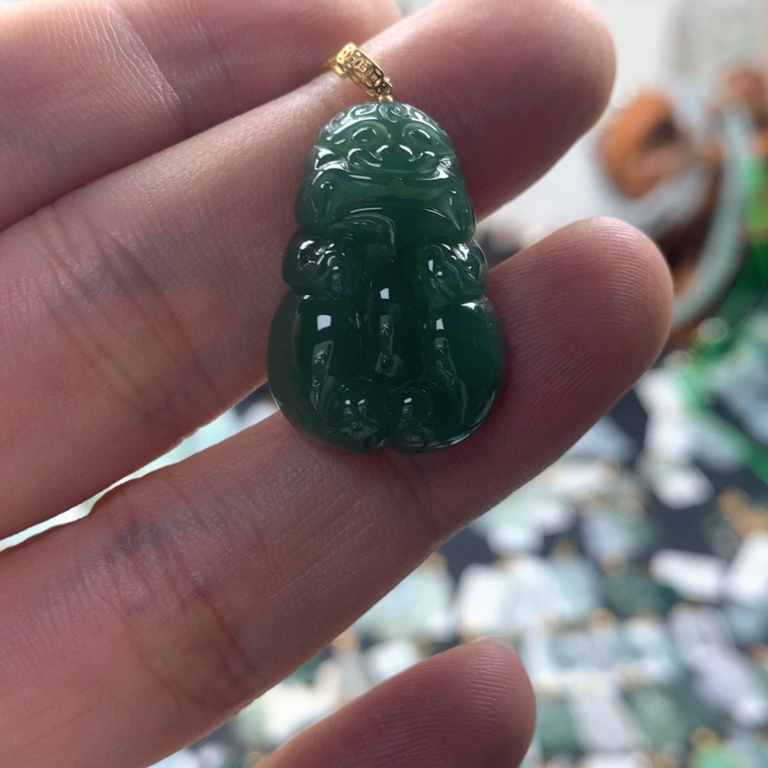 颈饰18K金镶嵌翡翠