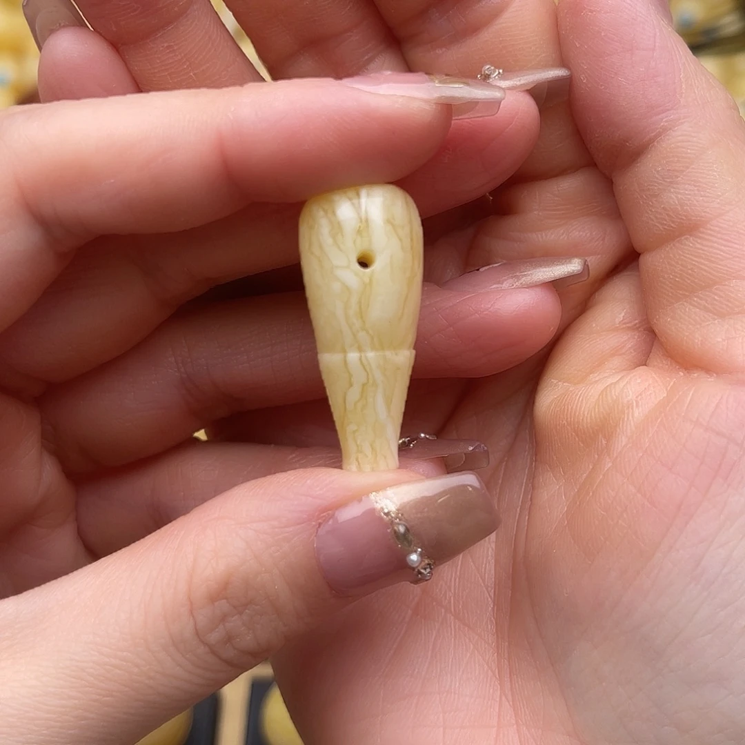 蜜蜡未镶嵌裸石蜜蜡瓷白虎皮纹三通鸽