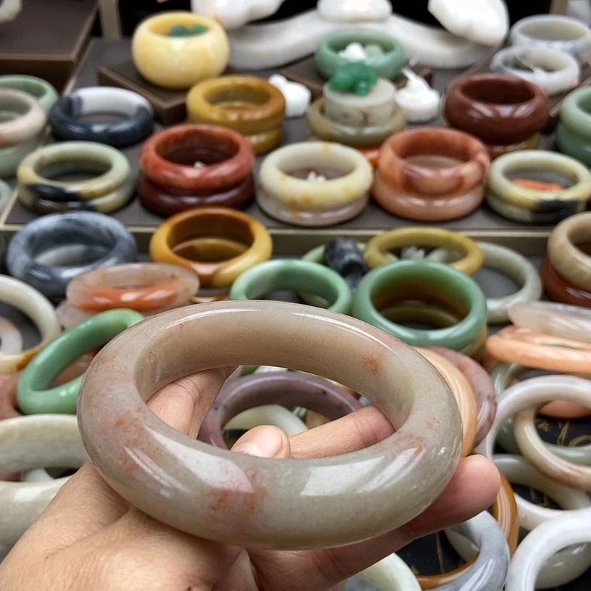 【闪购商品】石英质玉手镯60未镶嵌云*躲