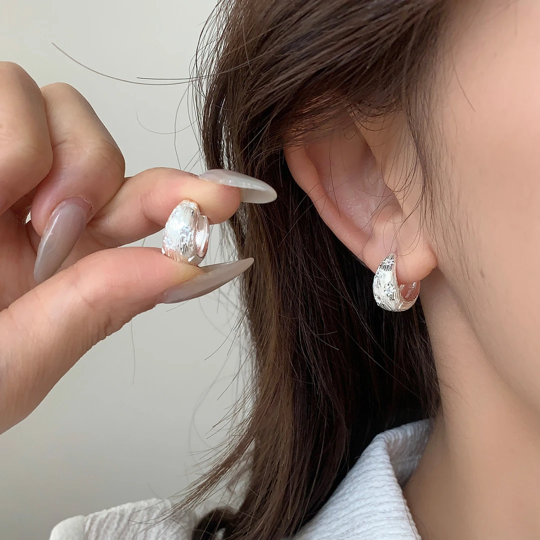 925银耳饰 925纯银耳扣女水滴拉丝小耳圈小众设计耳饰银色耳扣