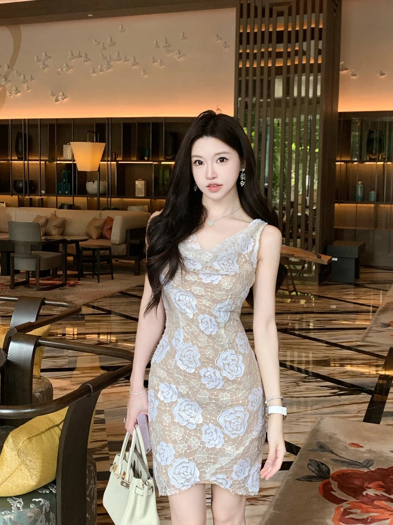 小岚同学「月光玫瑰」法式夏季气质蕾丝修身显瘦小众设计感连衣裙
