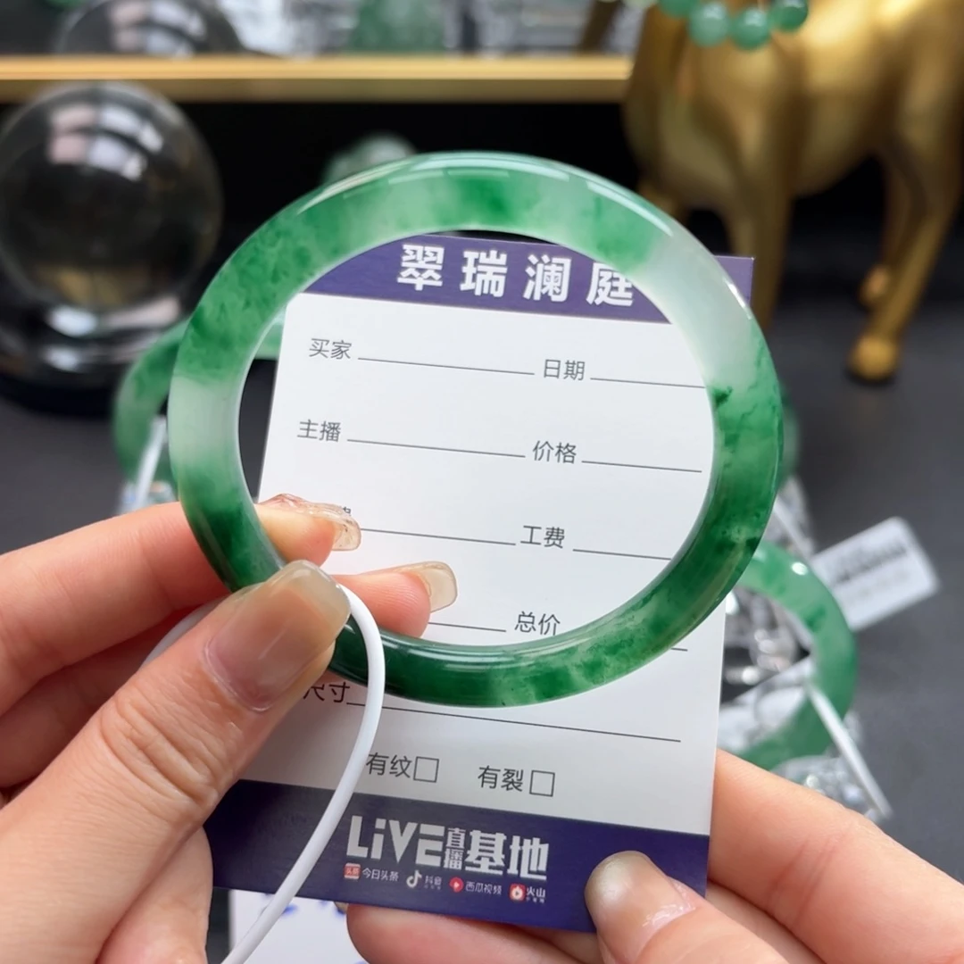 石英质玉手镯未镶嵌