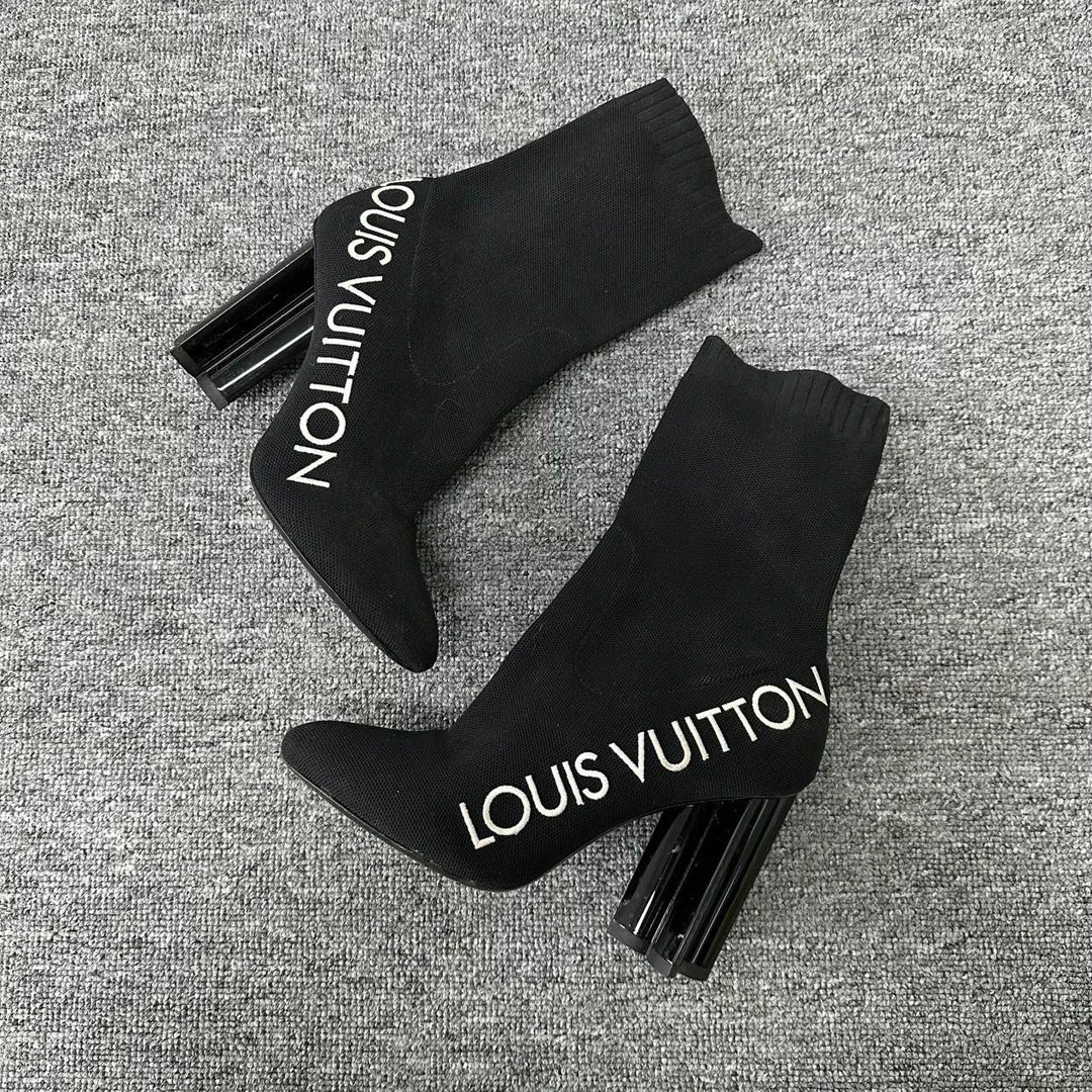 95新 LouisVuitton/路易威登 字母Logo 袜子 高跟鞋 黑色 38码