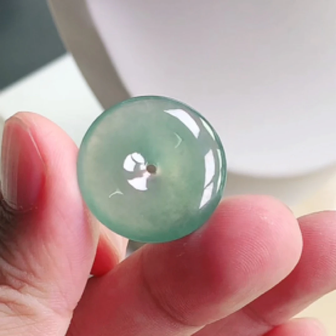 缅甸天然翡翠吊坠