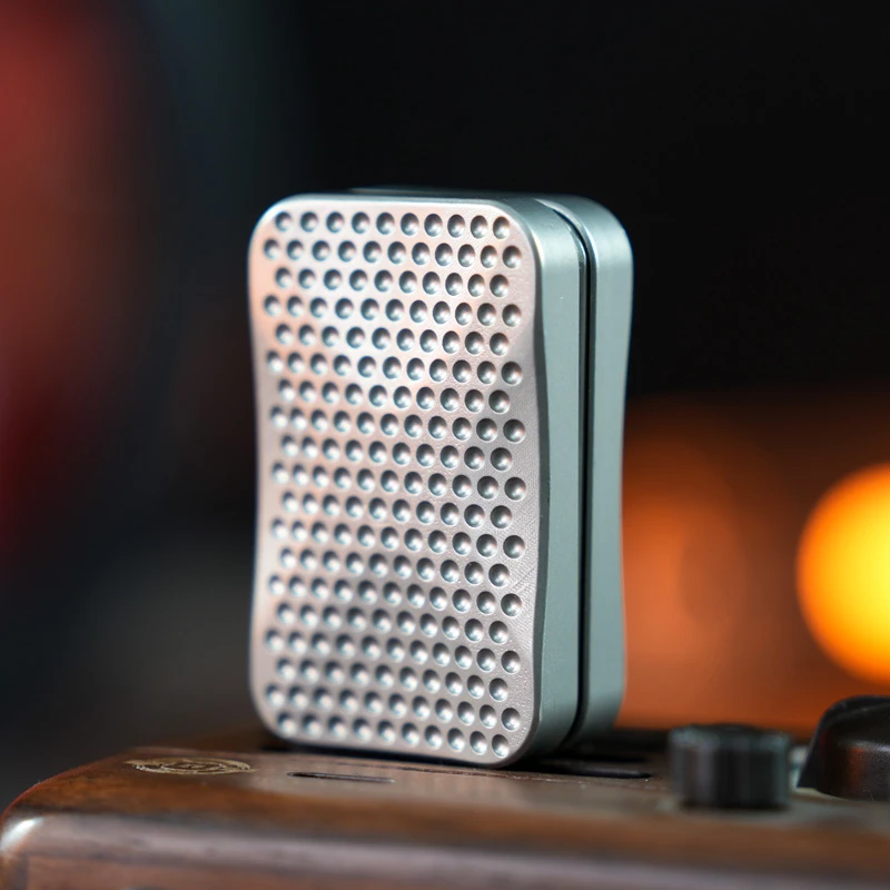 蜂窝不锈钢花式EDC无限位磁力段落推牌解压神器黑科技减压玩具