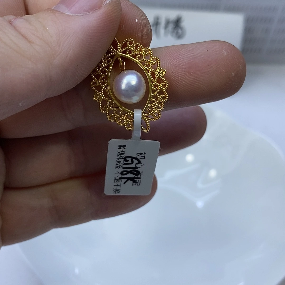 18K金镶嵌海水珍珠颈饰