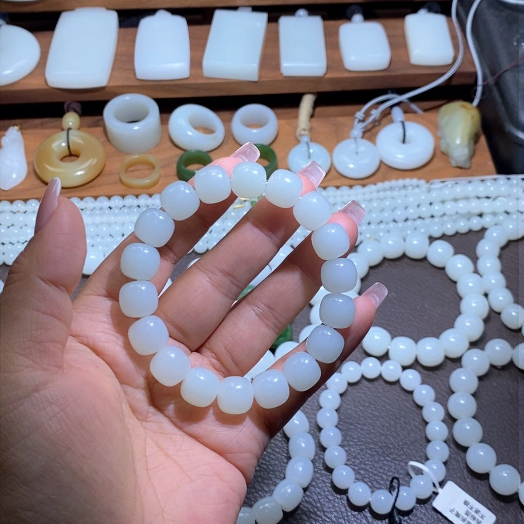 未镶嵌手链和田玉行**风