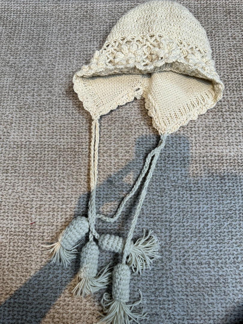 双层手工钩花流苏保暖帽子