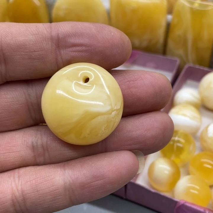 未镶嵌琥珀裸石挂件
