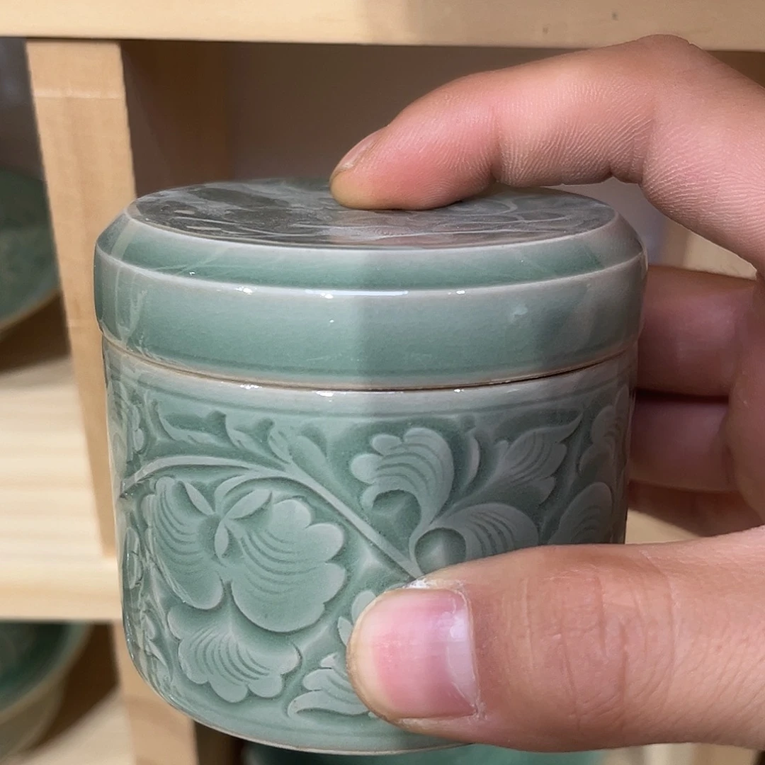瓷微瑕老货香才盒一只