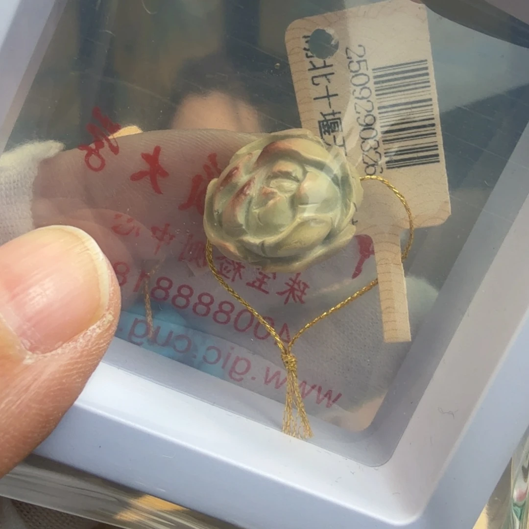 紫***中绿松石未镶嵌珠宝奇石