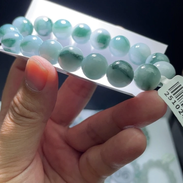 未镶嵌定制翡翠翡翠卡12左右