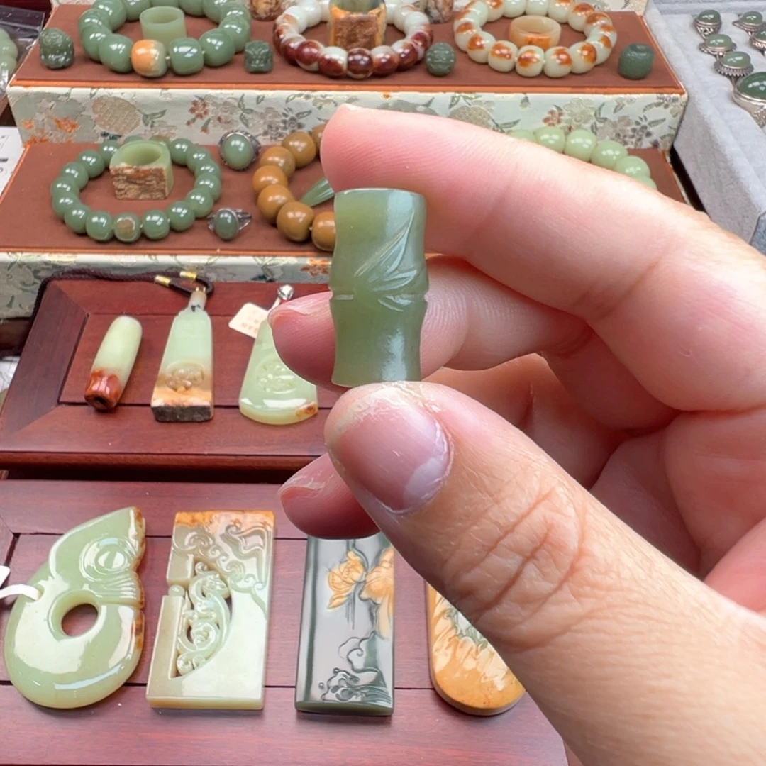 岫岩老玉（透闪石质玉）未镶嵌颈饰