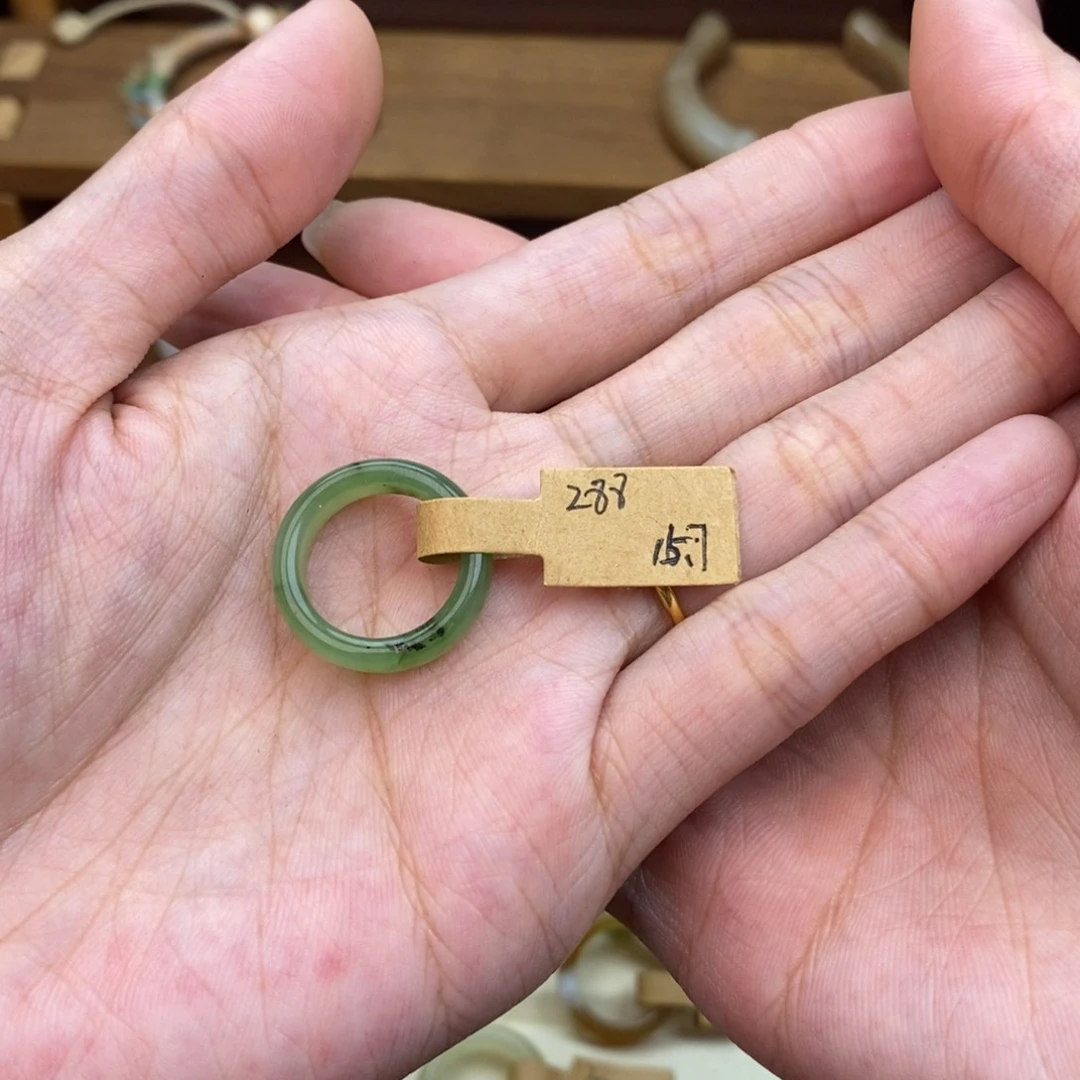 轩***记和田玉未镶嵌颈饰