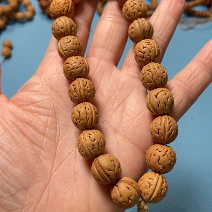 【闪购商品】吊坠桃核奶油手持