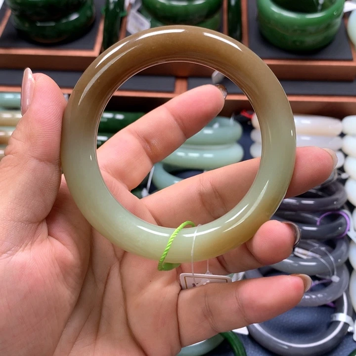 【闪购商品】未镶嵌手镯和田玉