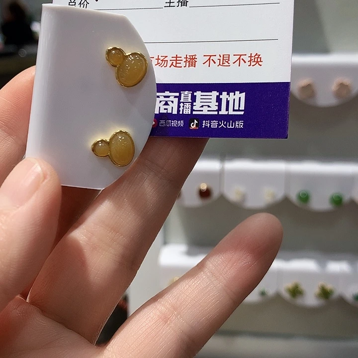 是***.和田玉未镶嵌手链