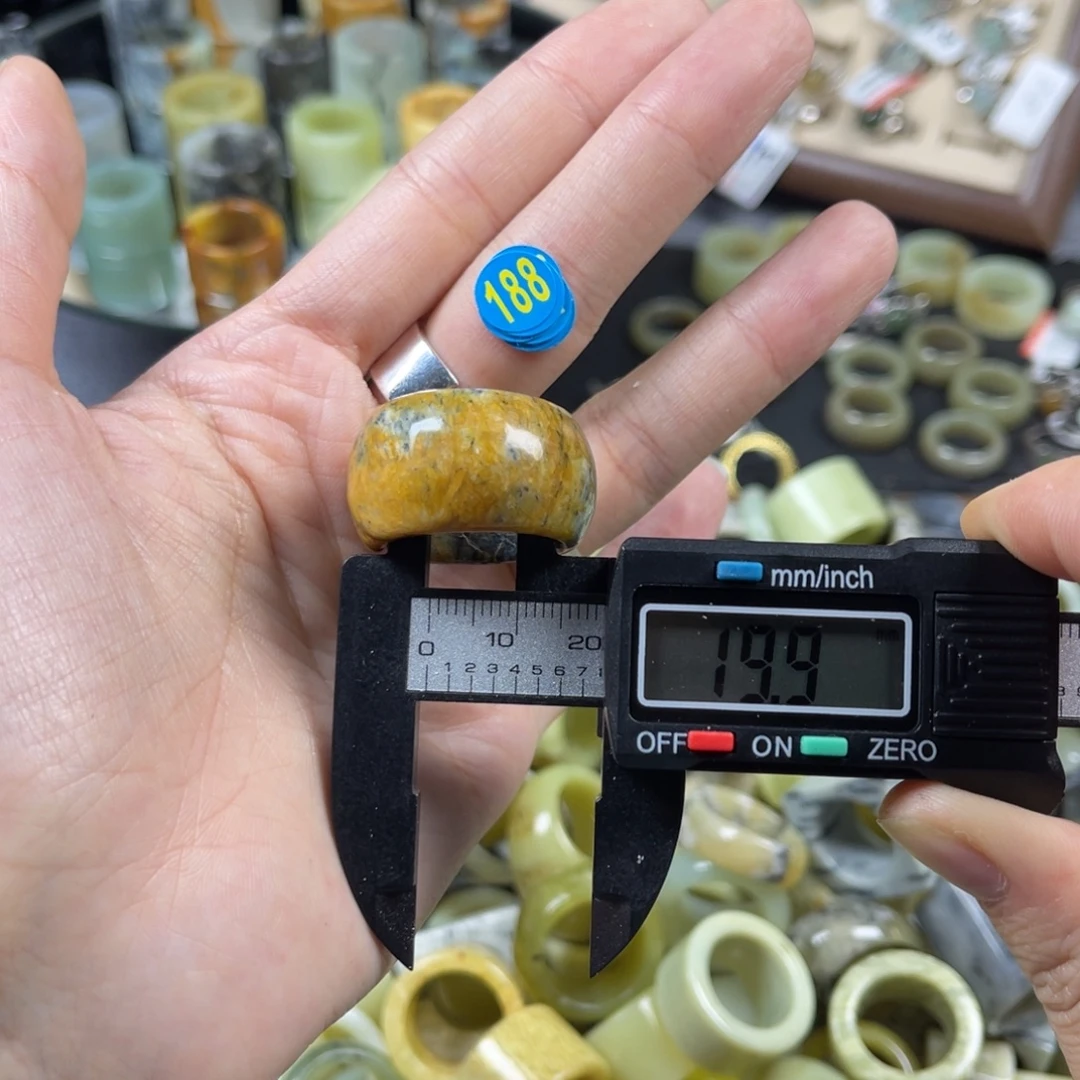 蛇纹石玉未镶嵌戒指