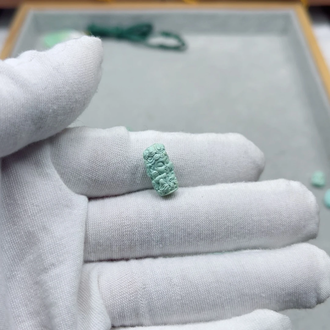 绿松石未镶嵌挂件