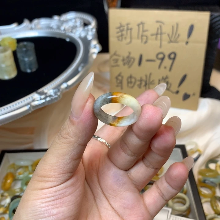 梁***洒合金蛇纹石玉戒指