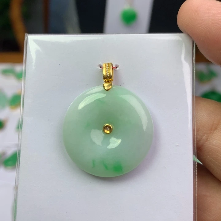 颈饰18K金镶嵌翡翠