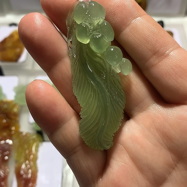 吉***华蛇纹石玉未镶嵌颈饰