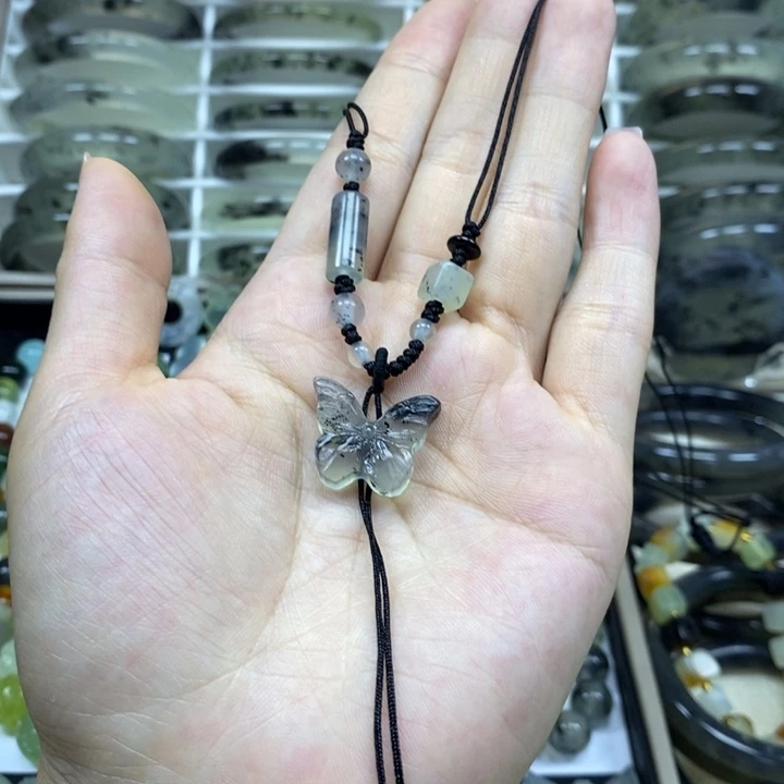 蛇纹石玉未镶嵌颈饰