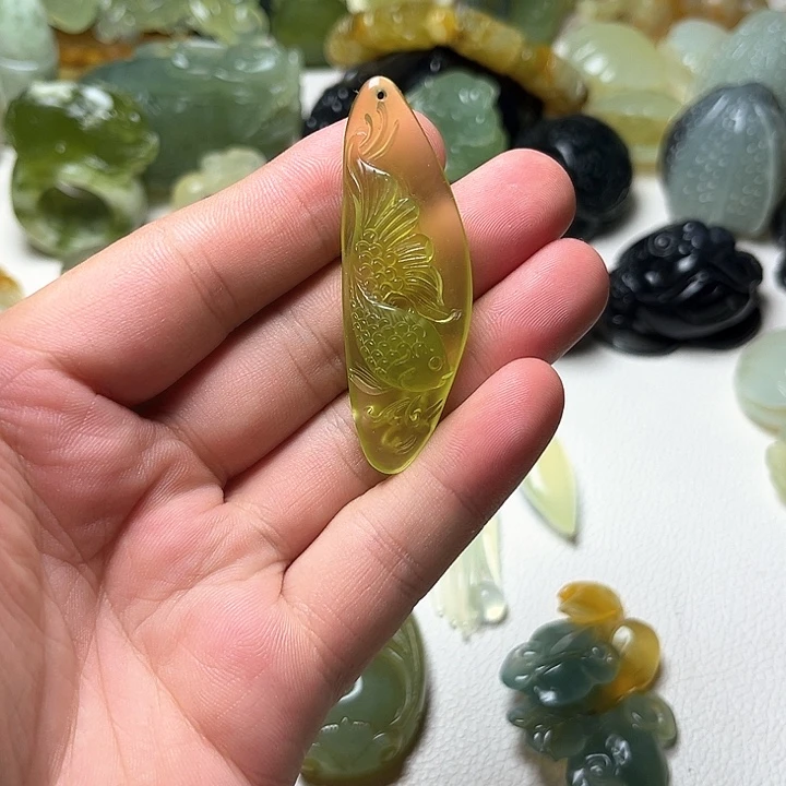 未镶嵌蛇纹石玉颈饰