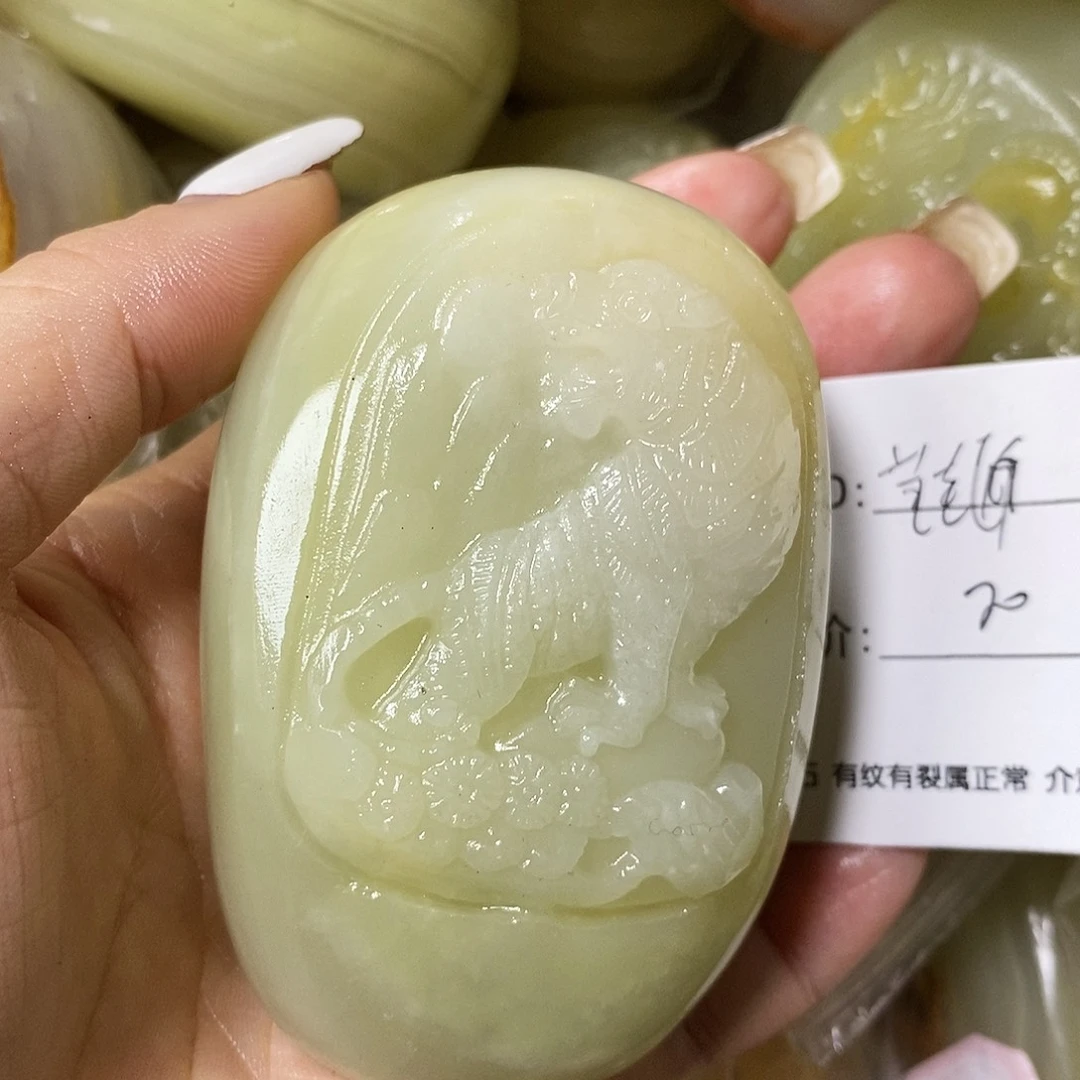 石材鞋**郭古青石手把件