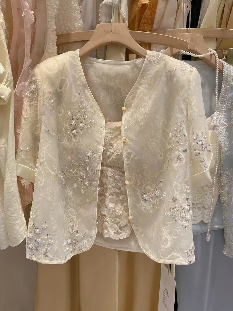 三粒扣钉珠螺纹下摆纯色女短外套外搭气质重工蕾丝百搭开衫