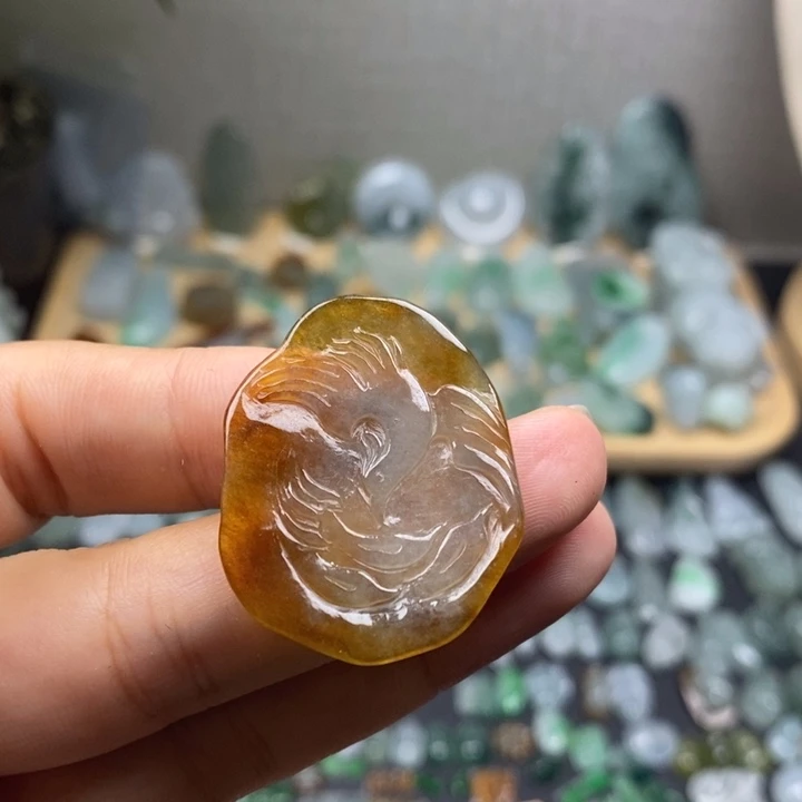 麋***羊翡翠未镶嵌颈饰牌子