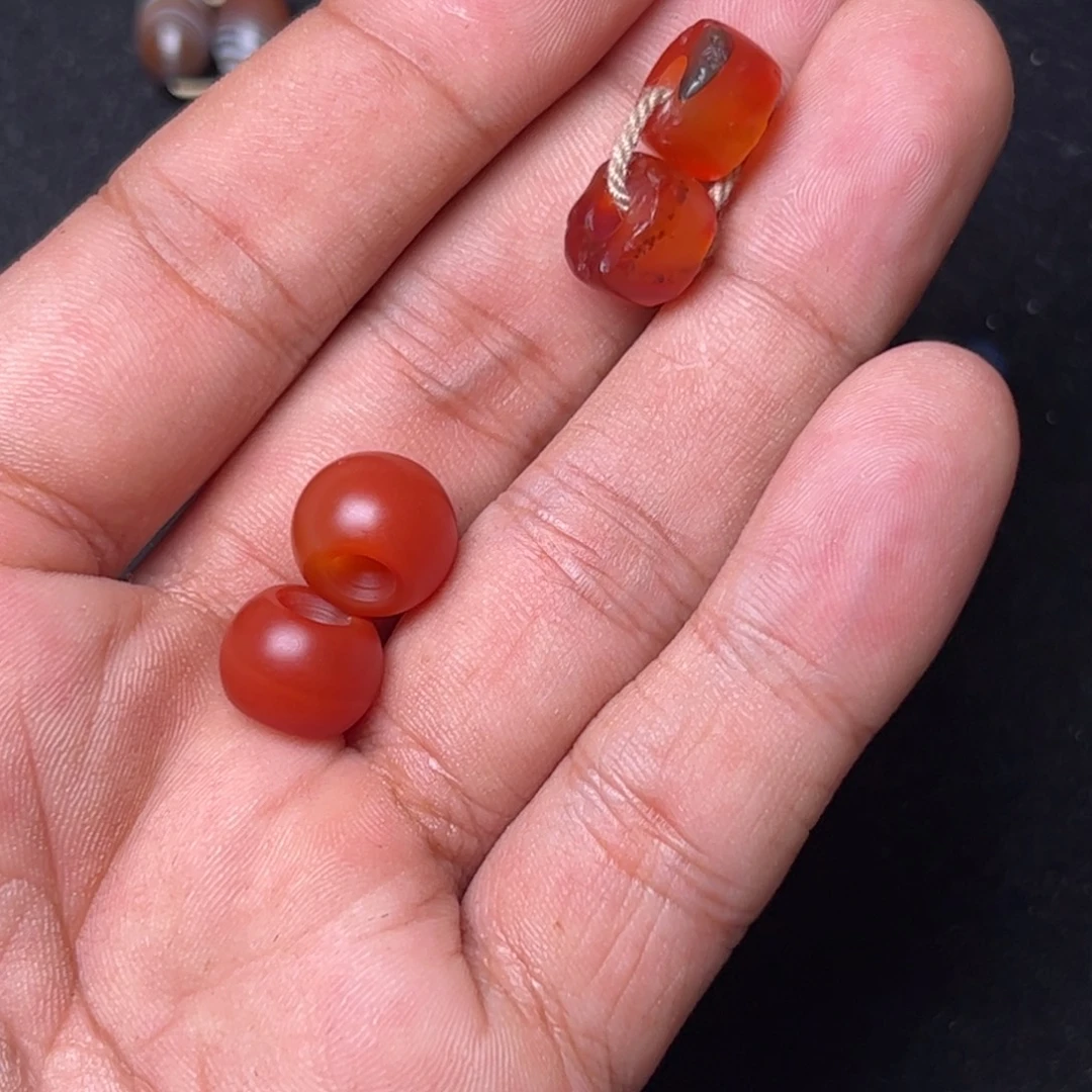 白***亮玛瑙/玉髓未镶嵌配饰
