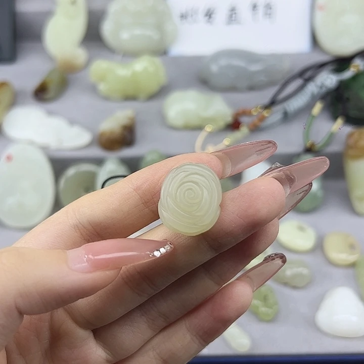 颈饰未镶嵌和田玉
