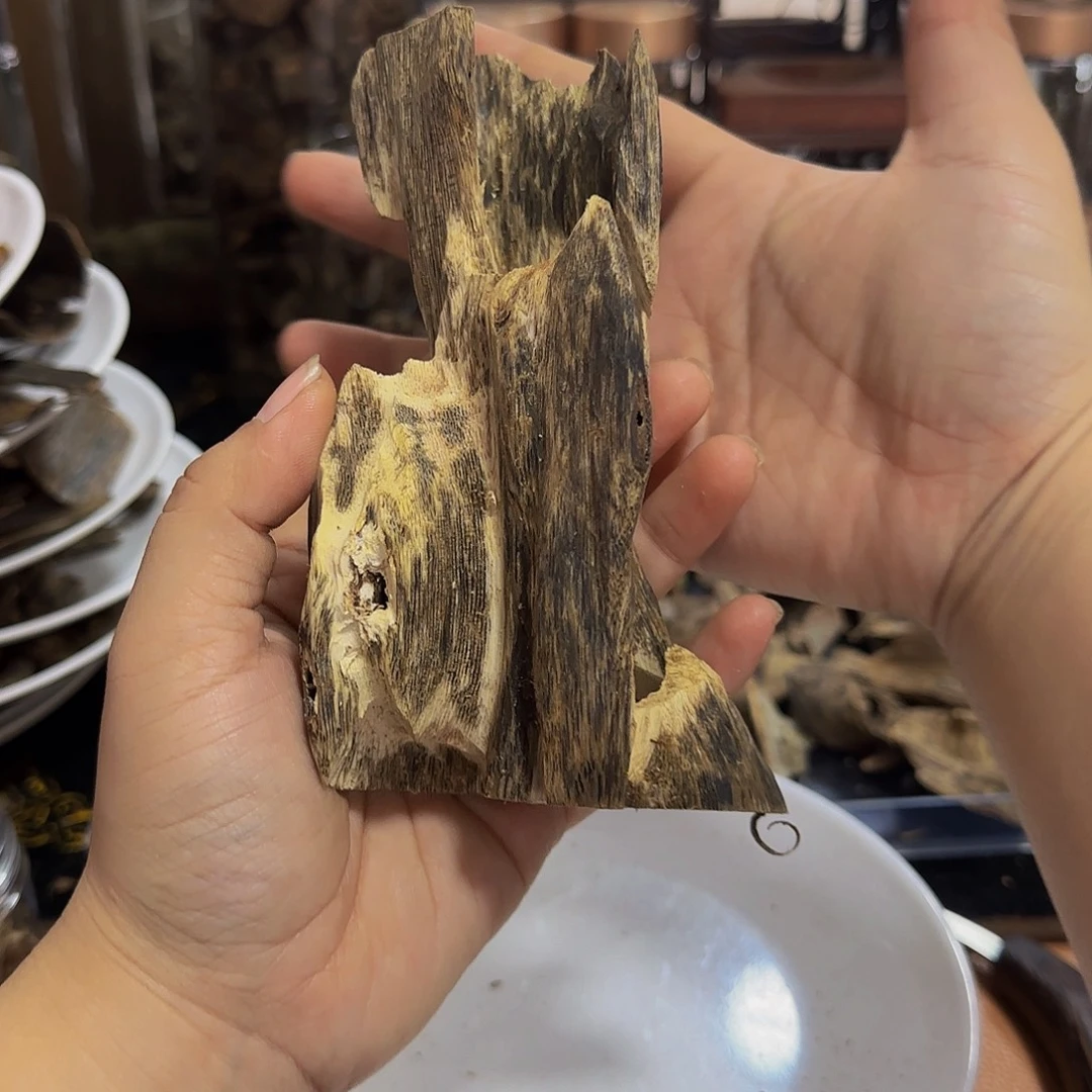 沉香沉香碎屑海南金沙叶树心油虫漏72.7克