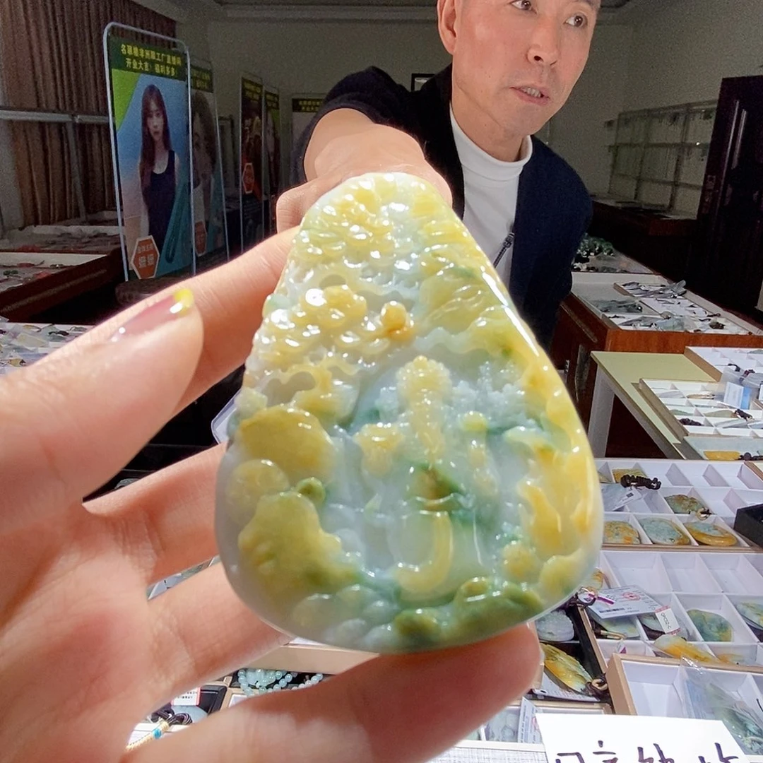 翡翠未镶嵌颈饰翡翠