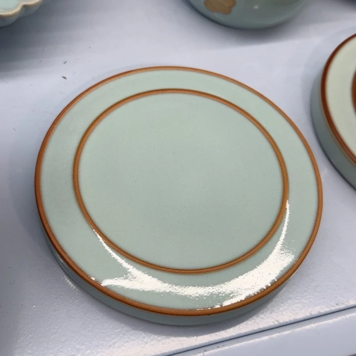 微瑕天青玉璧壶承