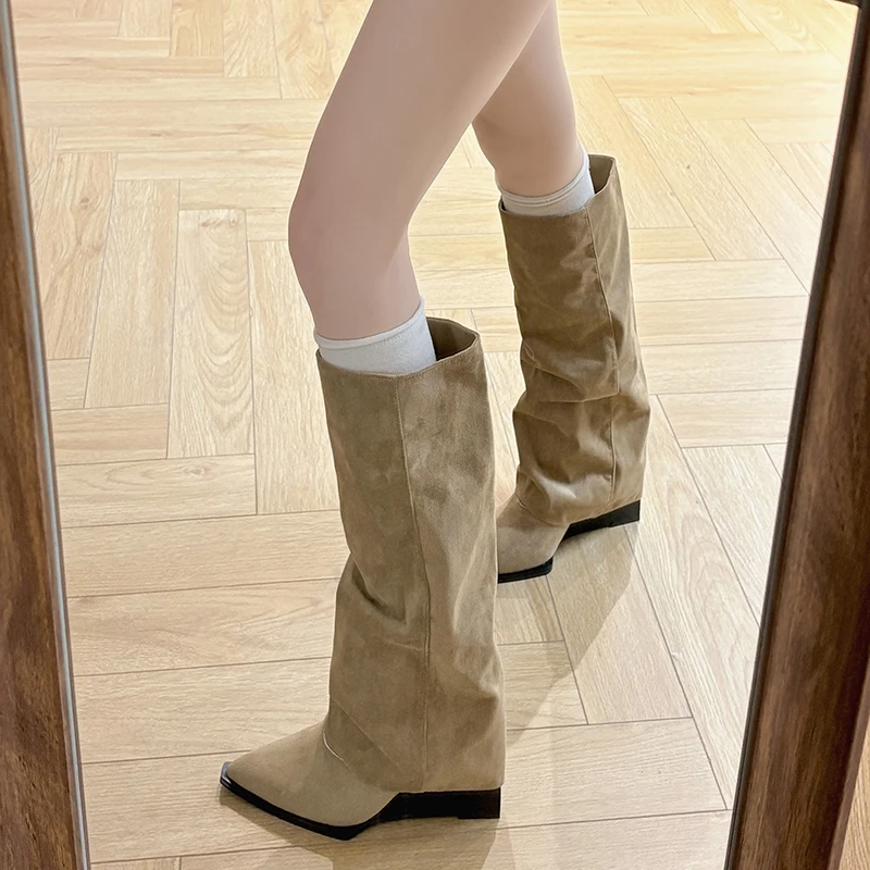 西部牛仔靴子女长筒尖头粗跟宽松显瘦2025冬新款不过膝高筒骑士靴